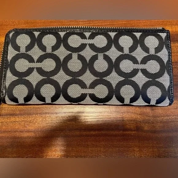 Coach Poppy Wallet: Rare - Picture 4 of 8